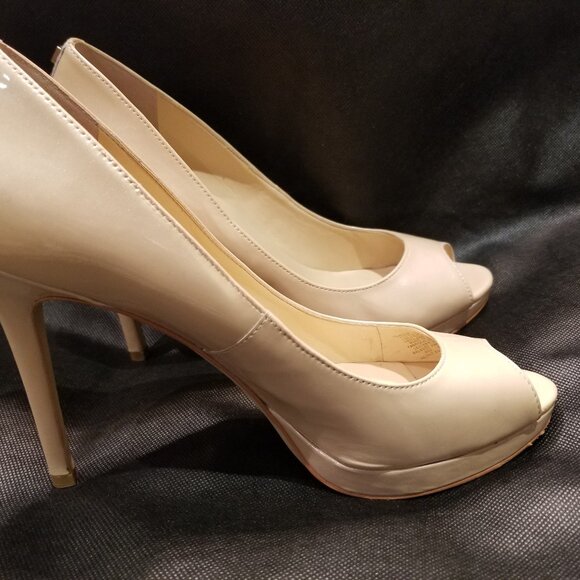 Ivanka Trump stiletto patent leather peep-toe platform pumps - 9.5M - pristine! - Picture 2 of 6